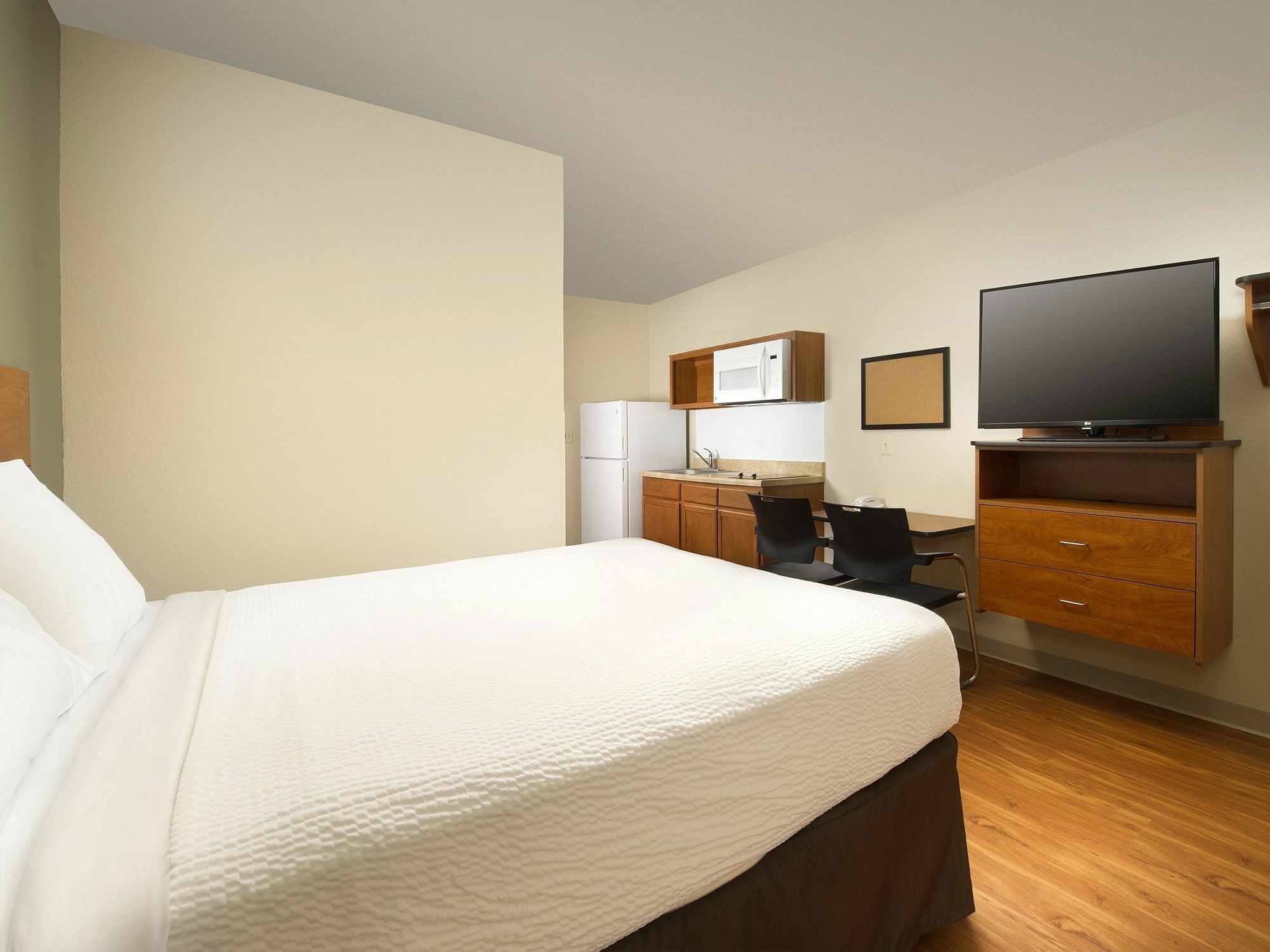 Extended Stay America Select Suites - Cleveland - Airport Fairview Park Екстер'єр фото